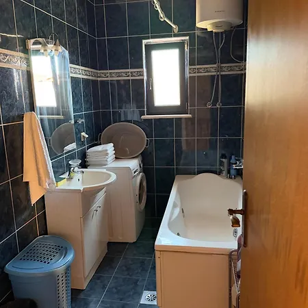 Hana House بودغوريتْسا